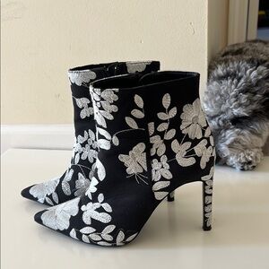 Zara Black and White Floral Pattern Booties size 39